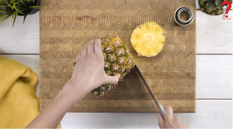 Steps To Cut Pineapple Into Rings