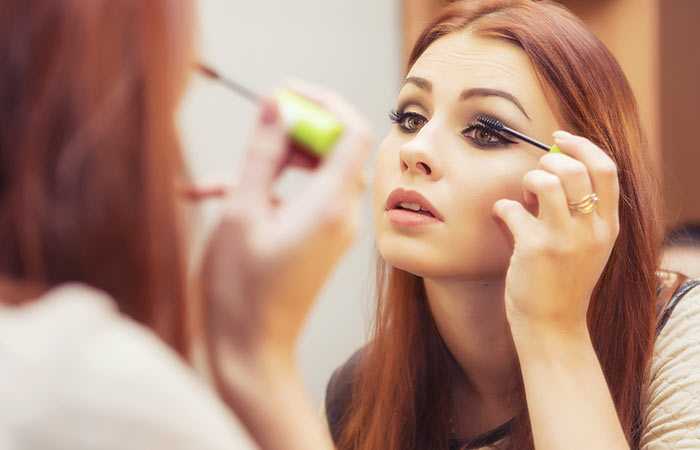 How to apply mascara
