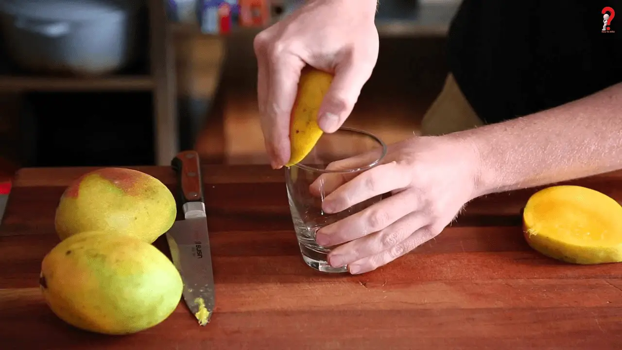 Ways to peel a Mango