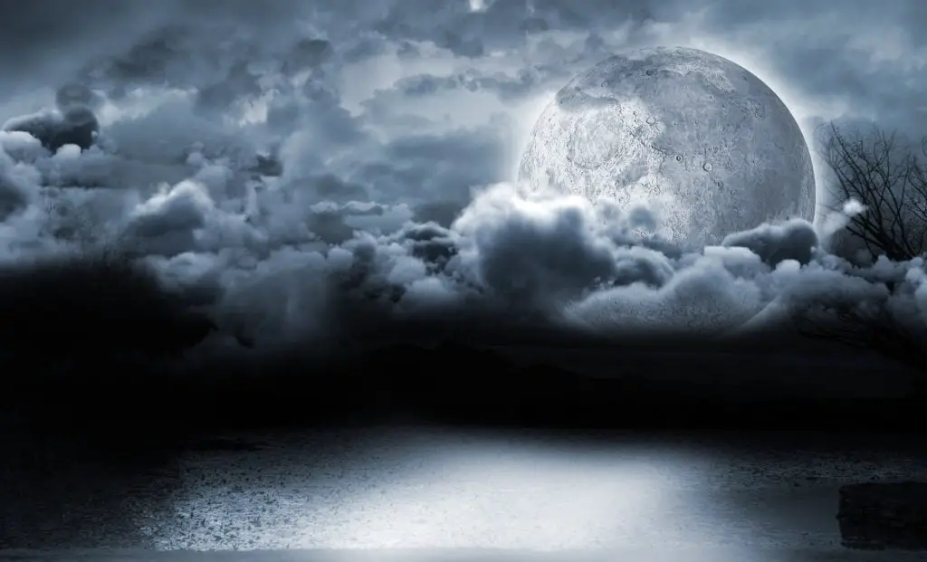 How To Make Moon Water and How To Use It 1 moon-lighting-the-water