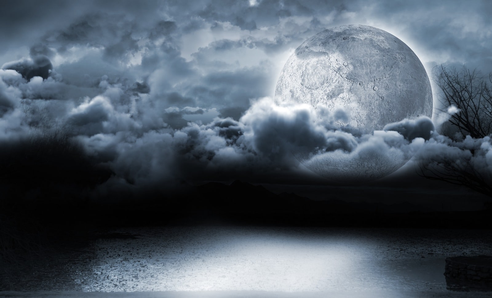 moon-lighting-the-water