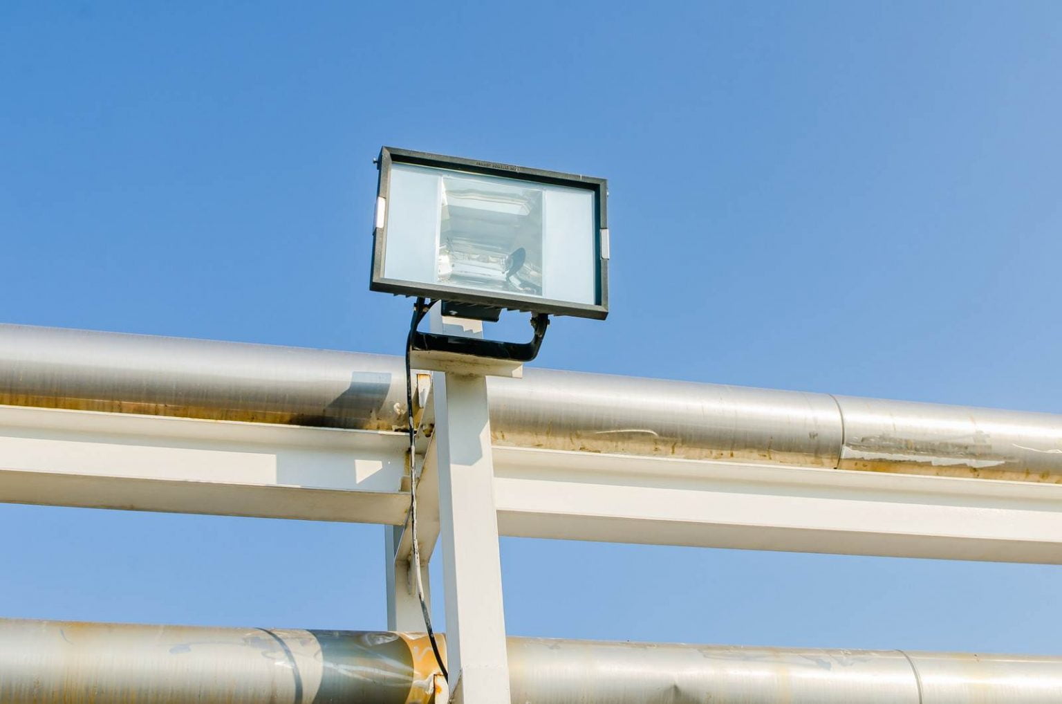 How to Install a Floodlight HowToWiki