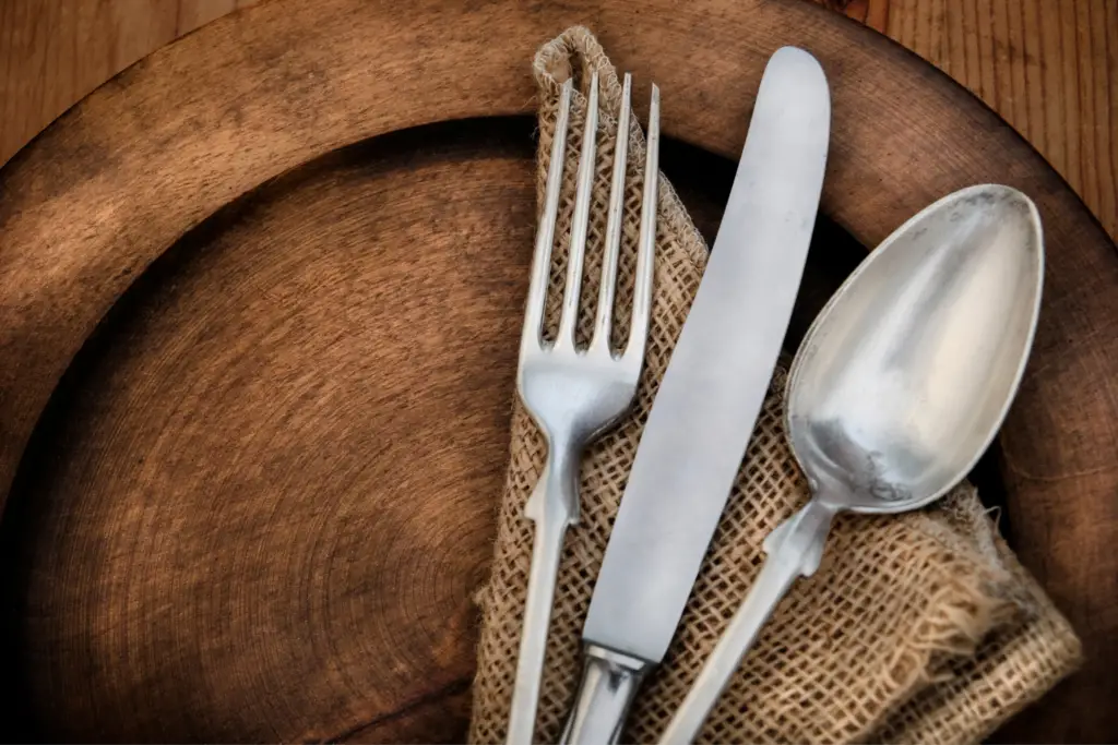 How to Keep Your Silverware in a Resting Position