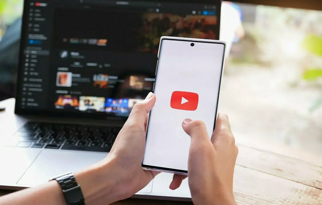 YouTube on the Mobile Screen